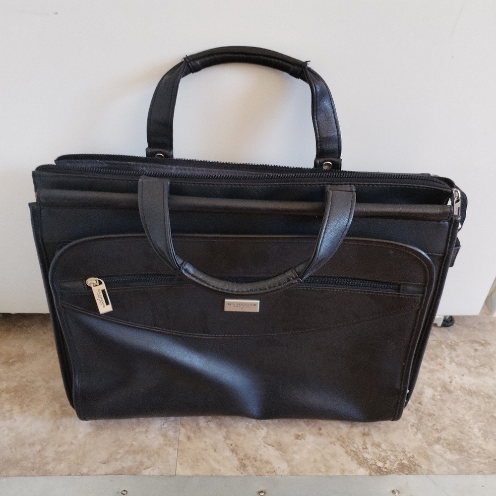 Black Professional Briefcase With Detachable Strap - image 3